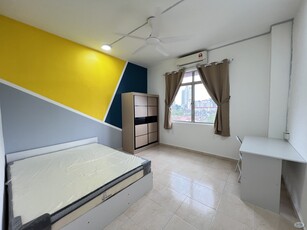 Newly Renovated Fully Furnished Master Bedroom at Bukit OUG Condo, Bukit Jalil Awan Besar LRT Station