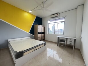 Newly Renovated Fully Furnished Master Bedroom at Bukit OUG Condo, Bukit Jalil Awan Besar LRT Station