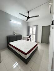 Nice master bedroom with private bathroom at Residensi Laguna condo, Bandar Sunway