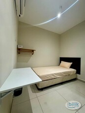 Queen Bed Room with Private BATHROOM