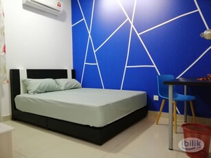 Queen Bedroom with Window & A/C at Pacific Place next to Evolve mall, Jaya Grocer, LRT Ara Damansara