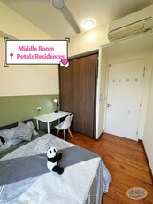 Quickly! Fully Furnished Middle Room at Petalz Residences Near Midvalley