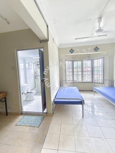 12 Bilik sewa JB!! Only 3 KMs to CIQ! Low Cost with Fullly Furnished