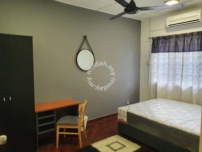 USJ2 ROOMS WALKING DISTANCE TO MALLS & COLLEGE (landed, double storey)