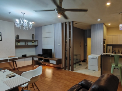 Nice fully furnished 1bedroom unit with high classic design available now nearby KLCC area!