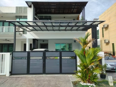 RENOVATED END LOT
DOUBLE STOREY TERRACE HOUSE