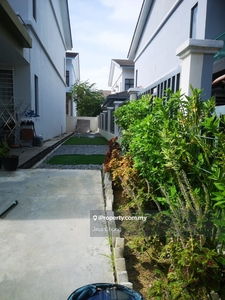 2 storey Terrace end lot with extra 10ft land for Rent