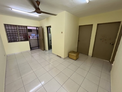 Desa satu apartment for sale at kepong desa aman puri ,freehold, new paint, kitchen top ,renovated, tiles floor,1 carpark,freehold