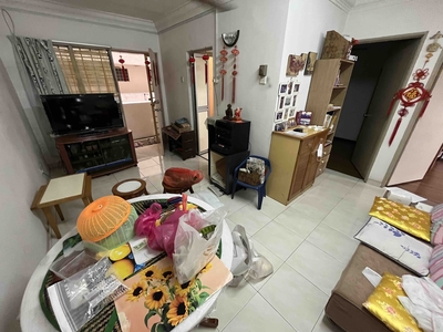 Desa satu apartment for sale in renovated unit, freehold ,kepong desa aman puri,tiles floor, 1 carpark,kl