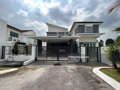 Exclusive Bungalow with spacious land in Seksyen 7, Shah Alam