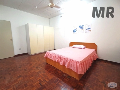 SS18 Budget Room For Rent Near LRT SS18 With Private Bathroom & Aircon Master-Room