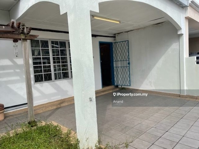 Well maintained 1.5 storey house located at jalan usj 12, subang jaya.