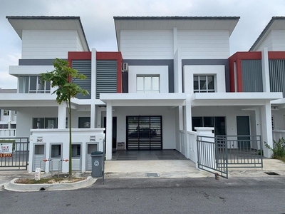 【Gaji 3.5k Approve Landed】26x80 Double Storey Freehold | Free Air Con