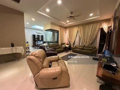 Super Cheap Semi D Nice Layout. Kitchen and Living hall at G floor