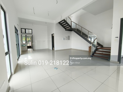 Double storey corner unit at Legasi BK 8, Bandar Kinrara for sale!!