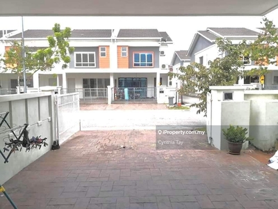 Double storey with 4 rooms & 4 bathrooms in Seremban 2 - 22x70
