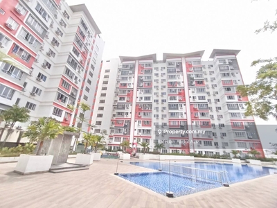 End Lot Unit, Low Density. Interested? Lets Viewing & Booked!!