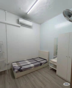 Middle room/ Fully Furnish provided/Walking distance to Inti College, SJMC, AEU/ 5 mins driving distance to Bandar Sunway