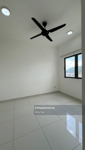 Newly painted house, 2 car park, KLCC view 4bedrooms
