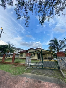 Non Bumi Good Location Bungalow House Section 8 Petaling Jaya