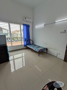 Single Room For Rent With Aircond At Setia Impian Location Nearby Setia Alam Pasar Malam, Setia City Mall,