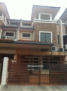 Spacious living and rooms near amenities & Puay Chai 2