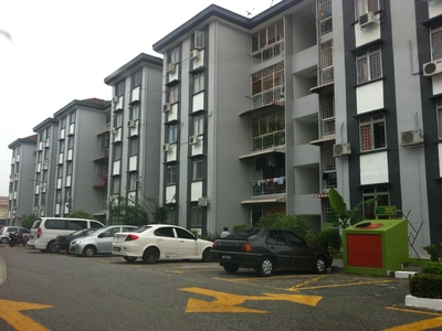 5 min to LRT station, Walk up Apartment, Unfurnished, Move in condition