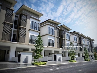 Fully furnished & Near MRT Townhouse unit for Rent