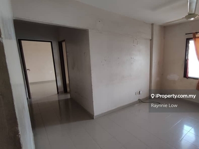 Jelutong Park Apartment 3-Bedrooms 650sf Partly Renovated 1-Carpark