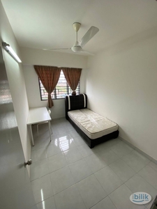 Middle Room at Main Place Residence, UEP Subang Jaya