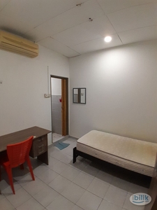 Walk 10 min to Taylor University, Sunway Pyramid, Single Roomfor rent at PJS7 Landed House