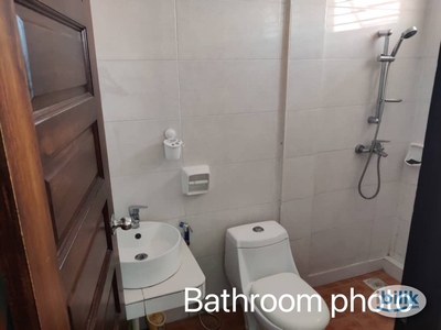 Room with PRIVATE BATHROOM for rent at Miri, Sarawak (near to General Hospital, Shell Office, School, Restaurants and Supermarket)