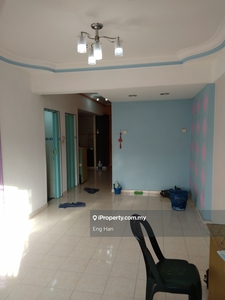 Seri Kembangan Kantan Court Apartment Well Maintain 3 Bedroom for Sale