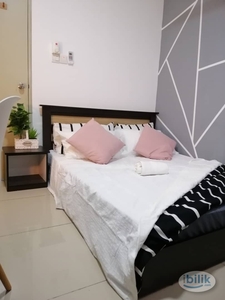 NEAR LRT ARA DAMANSARA!! Queen Size Bedroom with Air-cond at Pacific Place, Ara Damansara