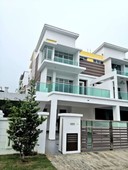 Full Loan Completed 3 Storey Cluster Extra Land Cash Back