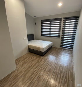 Damansara Kim, New Fully Furnished Room + Private Attached Bathroom (Free Utilities & WiFi) Ample Parking
