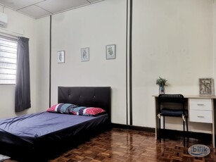 7 mins LRT / ZEN & COMFY / FREE UTILITIES / NON PARTITIONED Middle Room at SS2, Petaling Jaya