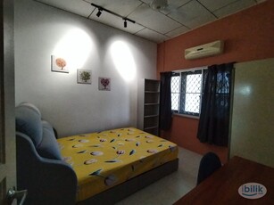 Female Middle Room Near HSNI Batu Pahat For Rent