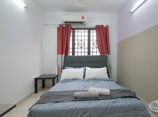 Fully Furnished Medium Queen room for rent at Palm Spring, Kota Damansara