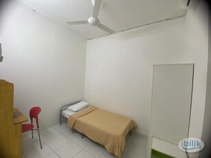 Furnished Private Room. Nearest Block to MRT Walk to MRT Bandar Utama & 1 Utama. Enjoy full Condo Facilities✔️