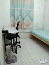 Npark Furnished Middle room Share bathroom no Aircond included utilities share bathroom MIX GENDER