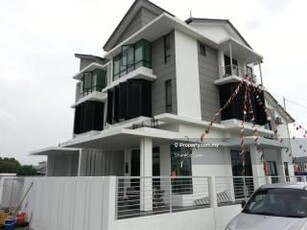 Taman Putra Impiana Puchong 2.5 storey 5 rooms big built-up for Sale