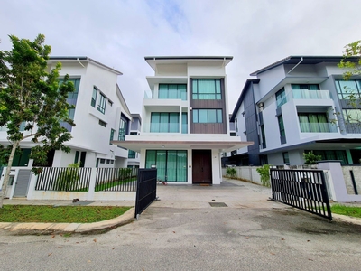 3 Storey Bungalow House One Alam Jaya Residence, Puncak Alam for sale