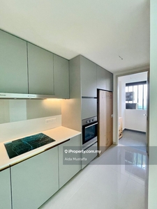 Brand new, partly furnished 1423sf unit facing KLCC!