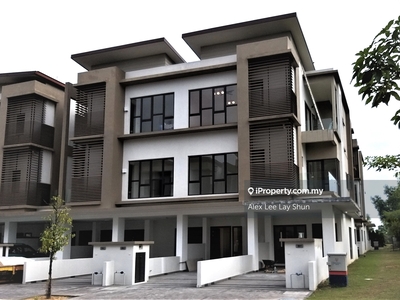 3-Storey Townhouse To Let - Fully Furnished & Attractive ID (C)