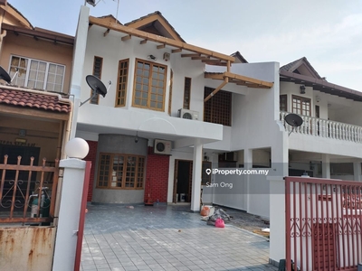 New Paint double storey house for Rent in Usj 3