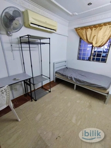 BU 10 Budget Room For Rent Single-Room