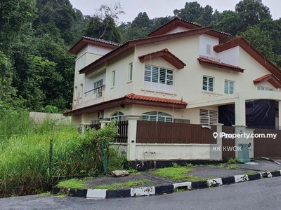 Casa Permai sited on high elevated land near to Pearl Hill