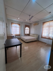 Kemuning Room Rental Expert For Rent With Private Bathroom & Aircon