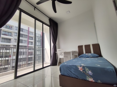 Middle Room with Balcony (including Car Park, Fully furnished, facing swimming pool) good scenic view, near LRT at Casa Green, Bukit Jalil